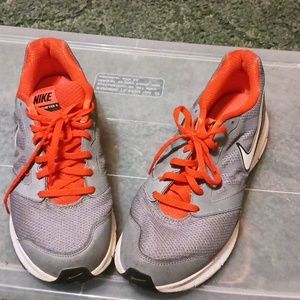 gently used nike shoes